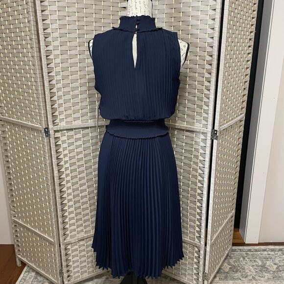 Nanette Lepore Sleeveless Pleated Dress Size 6 Navy High Smocked Neck Waist NEW - Picture 3 of 11